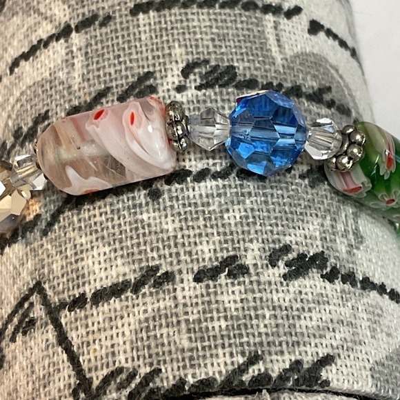 Stretch Beaded Bracelet Embedded Flowers Silver Accents Multicolor OS Colorful - Picture 10 of 11